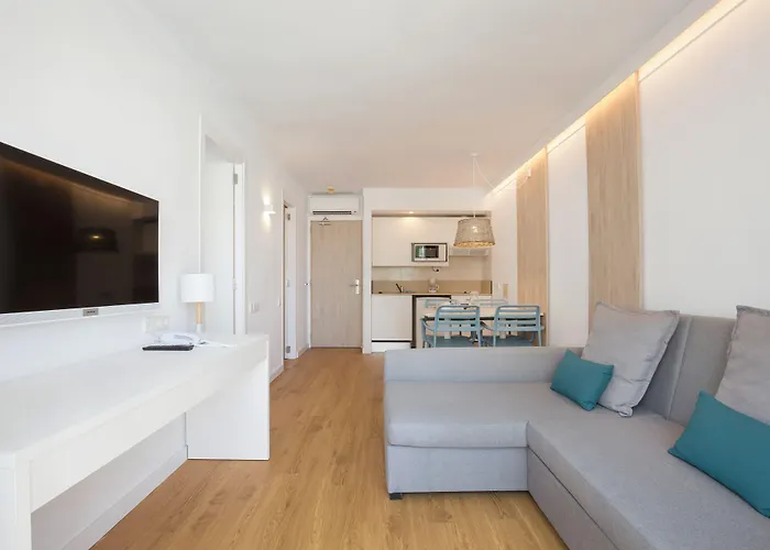 Cabot Hobby Club 아파트